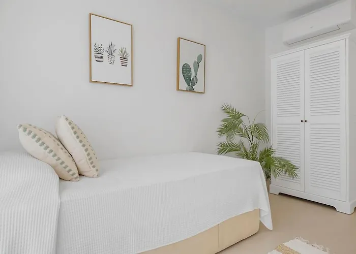 Lux First Line To The * Εστεπόνα