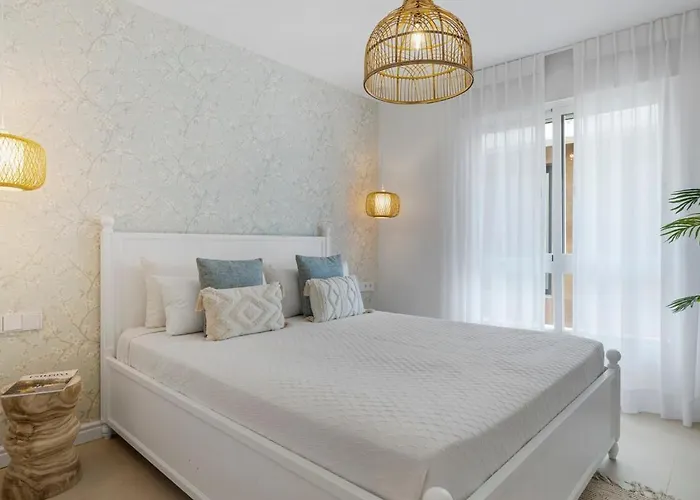 Lux First Line To The Εστεπόνα